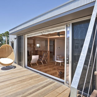 他の地域のインダストリアルスタイルのおしゃれなデッキ (日よけなし) の写真