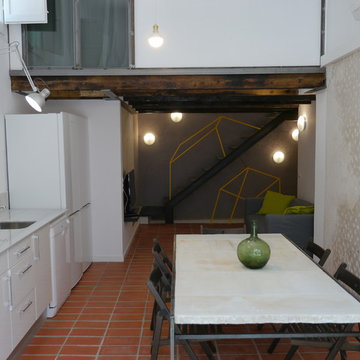 Transformació d'una antiga xarcuteria en vivenda per a lloguer per habitacions
