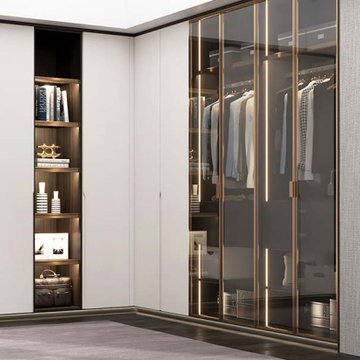 Reach in closet