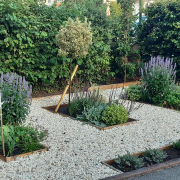 Perennial front gravel garden scheme