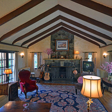 A Home Tour Celebrating a Native Son