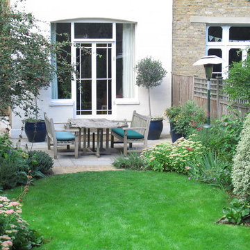 Garden with oval lawns