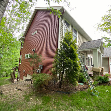 Norandex Cedar Knolls- Vinyl Siding- Firebrick Red
