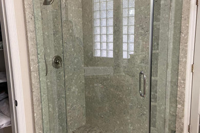 Shower with 2 panels