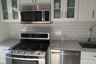 Inspiration for a modern kitchen remodel in Cedar Rapids