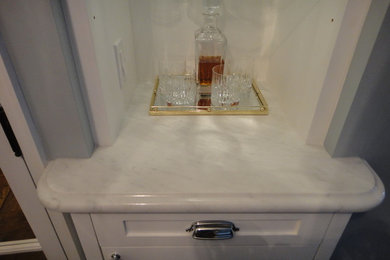 Kitchen - modern kitchen idea in New York