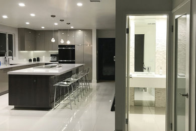 Example of a trendy kitchen design in Los Angeles