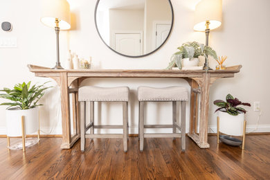 Inspiration for a transitional home design remodel in Cincinnati
