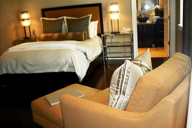 Bedroom - contemporary bedroom idea in Orlando