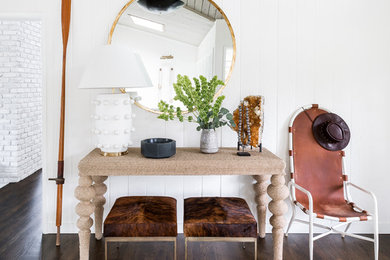 Transitional entryway photo in Seattle