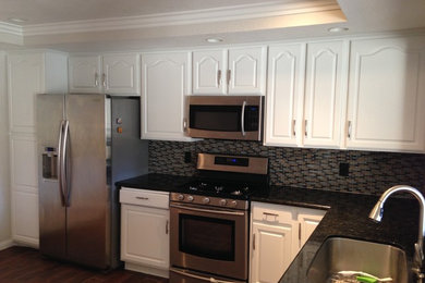 Kitchen photo in Los Angeles