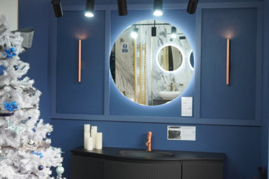 Foto de cuarto de baño único y flotante minimalista grande con puertas de armario negras, lavabo encastrado, encimera de madera y encimeras negras