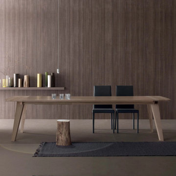 Fred wooden extending dining table by Compar