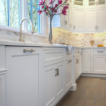 Love the red accents the knife racks the stove
