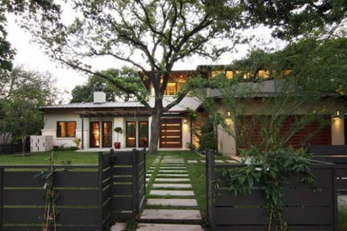 Entryway - contemporary entryway idea in Austin