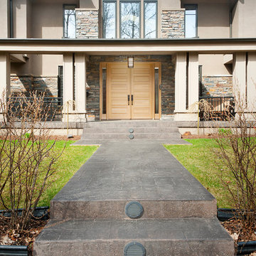 Two Story / front entry