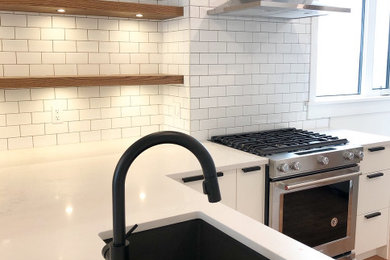 Trendy kitchen photo in Calgary