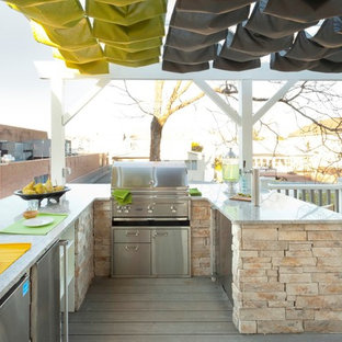 ニューヨークのエクレクティックスタイルのおしゃれなデッキの写真