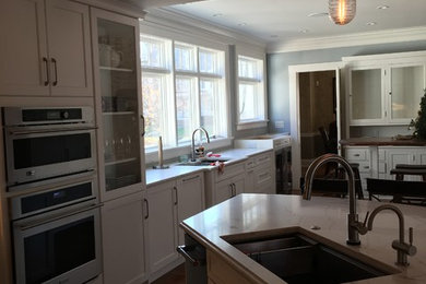 Example of a classic kitchen design in Chicago