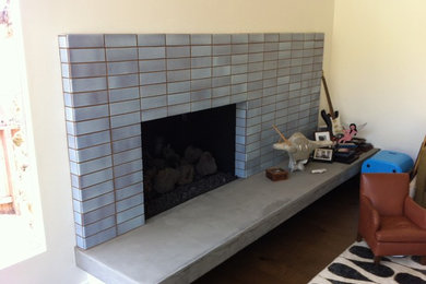 Example of a classic living room design in Los Angeles