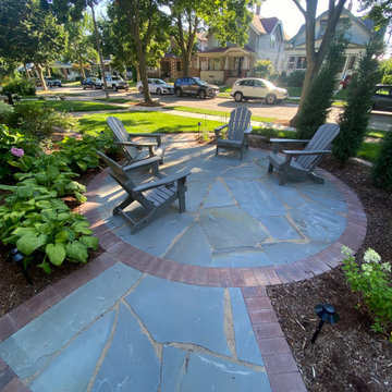 Comfortable Traditional Garden