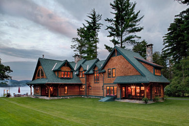 Example of a mountain style home design design in Burlington