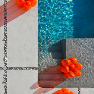 パリのコンテンポラリースタイルのおしゃれなプールの写真