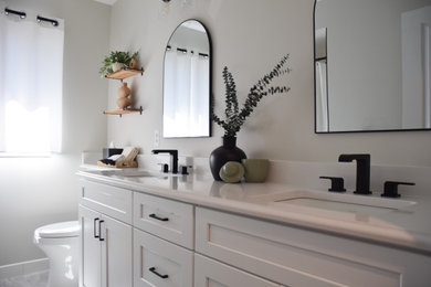 Example of a minimalist bathroom design