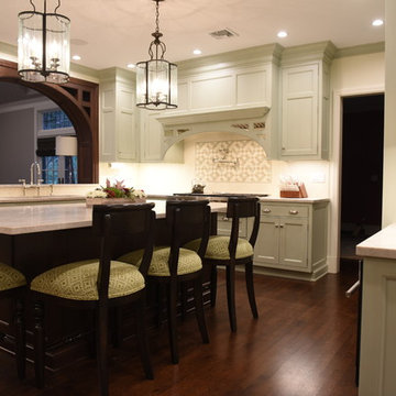 Hood and arch into family room