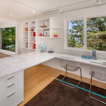 Modern Mercer Island Home with Large Windows