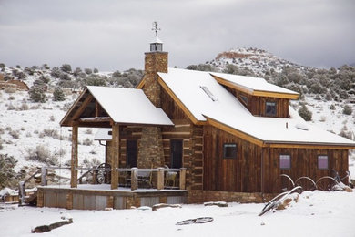 Inspiration for a rustic exterior home remodel in Milwaukee