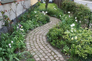 Inspiration for a transitional garden in Copenhagen.