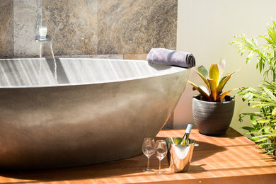 サンシャインコーストにある高級な小さなコンテンポラリースタイルのおしゃれな浴室の写真