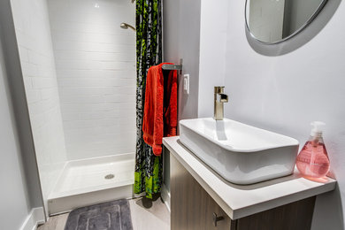 Inspiration for a contemporary bathroom remodel in Ottawa