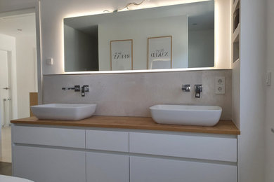 Mittelgroßes Modernes Badezimmer in Sonstige