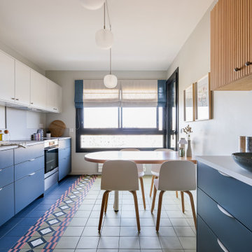Une cuisine moderne et colorée