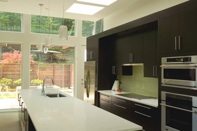 Trendy kitchen photo in New York