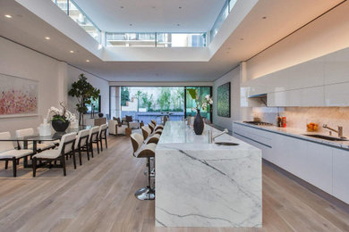 Kitchen - contemporary kitchen idea in San Francisco