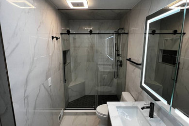 Example of a bathroom design in Chicago