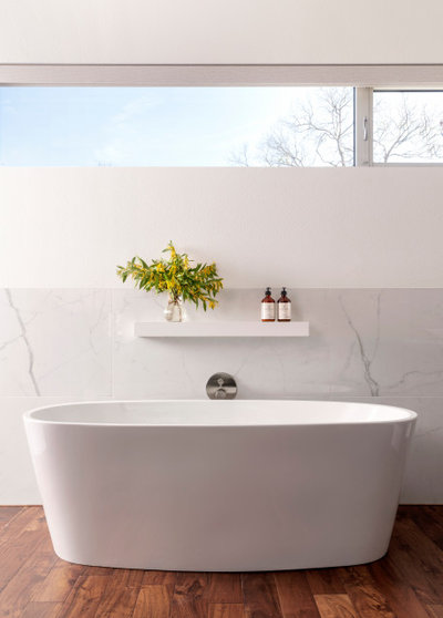 コンテンポラリー 浴室 by Etch Design Group