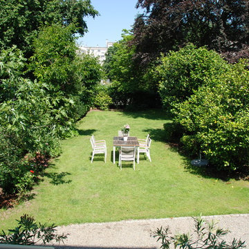 Arrière du jardin -Le tapis vert avec sa pelouse à l'anglaise