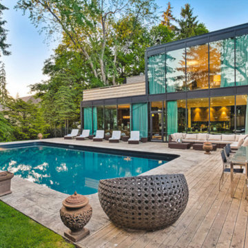 The Glass House Near Toronto is The Ultimate Pad To Entertain Cool Friends
