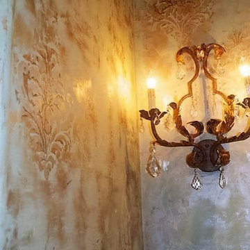 Antiqued Silk Powder Bathroom Walls