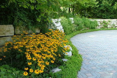This is an example of a traditional stone driveway in Indianapolis.