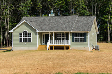 Mid-sized elegant green one-story vinyl exterior home photo in Richmond with a shingle roof