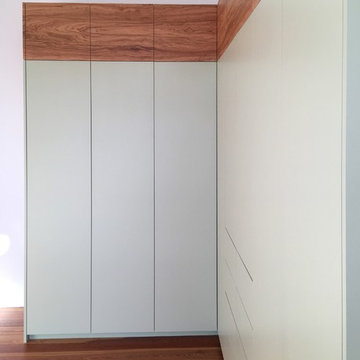 Kleiderschrank über Eck