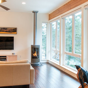 Icicle Road House 01