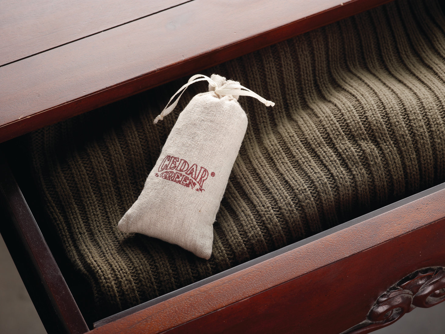 Aromatic Cedar Sachets Volume Pack, 12 pieces - Traditional - Home ...