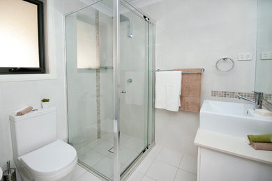 Photo of a modern bathroom in Newcastle - Maitland.