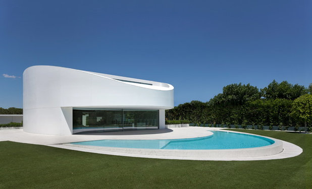 Современный Фасад дома by Fran Silvestre Arquitectos